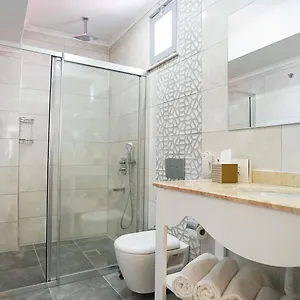 Lake House Family Garden View Room